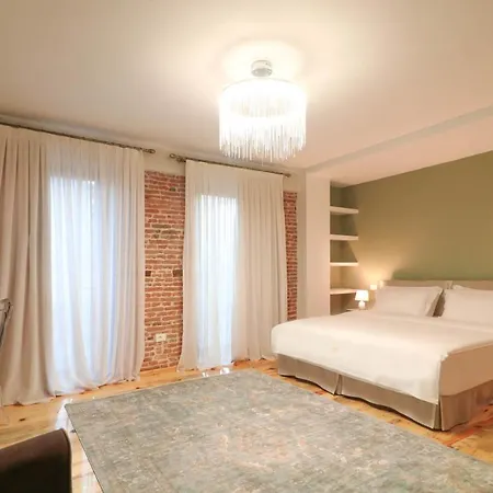 ゲストハウス Ne Kroi コルチャ